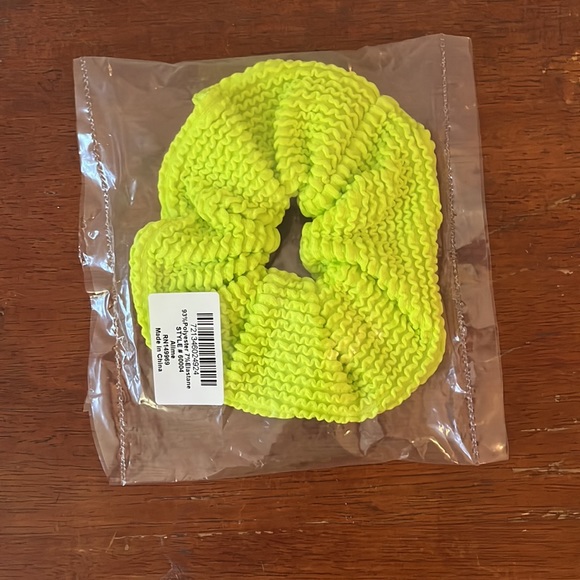 Textured scrunchie - Picture 2 of 2